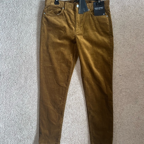 Banana Republic Pants - Banana Republic Woman’s Mid rise skinny ankle. Size 31. Inseam 27.